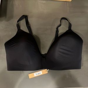 NWT SKIMS WIRELESS PLUNGE BRA